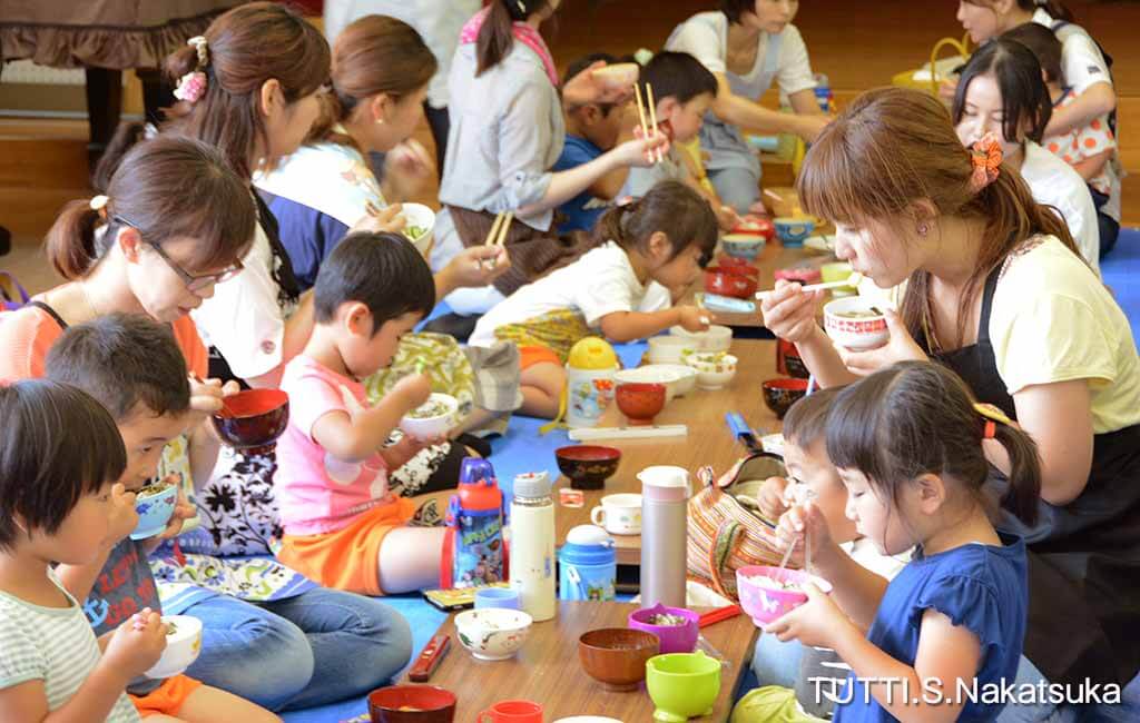 小学校での食事写真